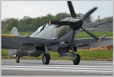 Le Spitfire Mk XIVe RM927 - 3R-X