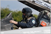 Renaud  - Grat - Thys dans le cockpit du F-16 SD