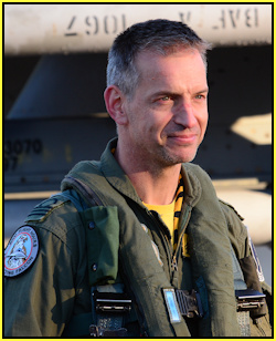 Le commandant aviateur Steven 'Vrieske' De Vries