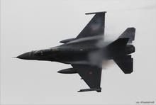 Un F-16AM en évolution serrée sur le Range