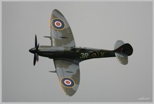 Le Spitfire Mk XIVe RM927 - 3R-X