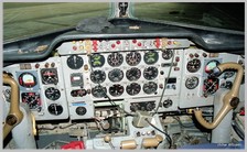 Le cockpit du HS-748